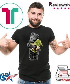 Baby Groot hugging Baby Yoda Tee T-Shirts