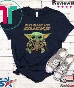 Baby Yoda Hug Anaheim Ducks Star Wars Mandalorian Gift T-Shirt