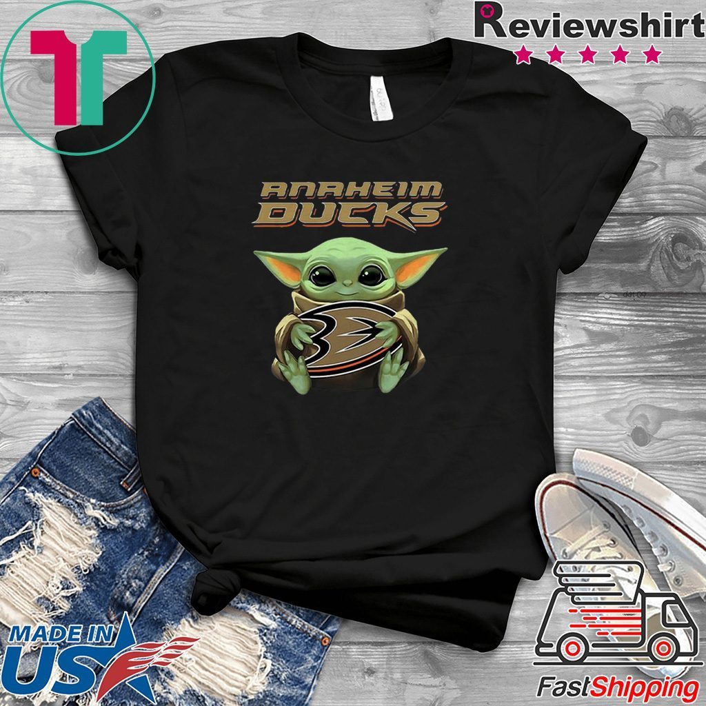 Baby Yoda Hug Anaheim Ducks Star Wars Mandalorian Gift T-Shirt