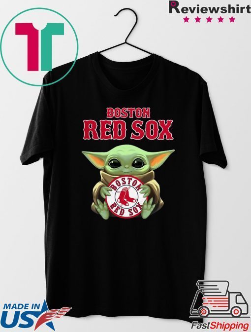 Baby Yoda Hug Boston Red Sox Gift T-Shirt