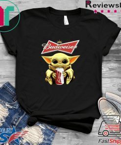 Baby Yoda Hug Budweiser Beer Gift T-Shirt