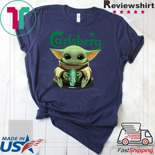 Baby Yoda Hug Carlsberg Gift T-Shirt