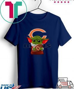Baby Yoda Hug Chicago Bears Logo Gift T-Shirt