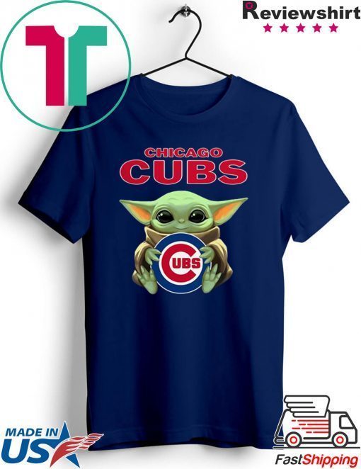 Baby Yoda Hug Chicago Cubs Gift T-Shirt