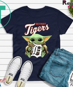 Baby Yoda Hug Drtroit Tigers Logo Gift T-Shirt