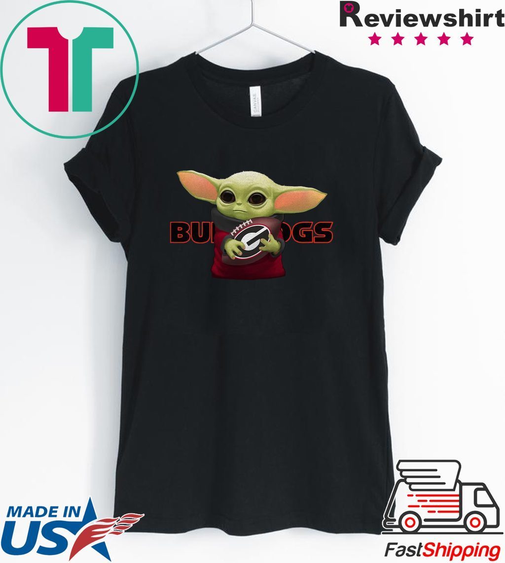 Baby Yoda Hug Georgia Bulldogs Gift T-Shirt - Breaktshirt