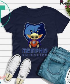 Baby Yoda Hug Memphis Grizzlies Gift T-Shirt