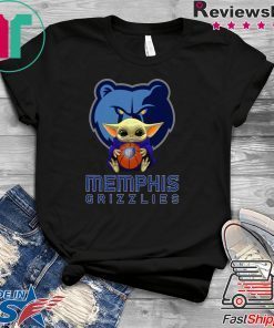 Baby Yoda Hug Memphis Grizzlies Gift T-Shirt