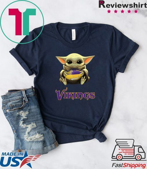 Baby Yoda Hug Minnesota Vikings Gift T-Shirt