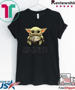 Mens Baby Yoda Hug New Orleans Saints T-Shirt