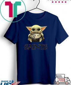 Mens Baby Yoda Hug New Orleans Saints T-Shirt