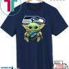 Baby Yoda Hug Philadelphia Eagles Womens T-Shirt