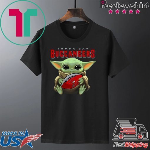 Baby Yoda Hug Tampa Bay Buccaneers Star Wars Mandalorian Gift T-Shirt