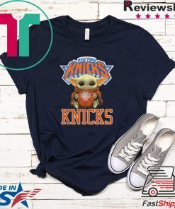 Baby Yoda New York Knicks Ball Logo Gift T-Shirt
