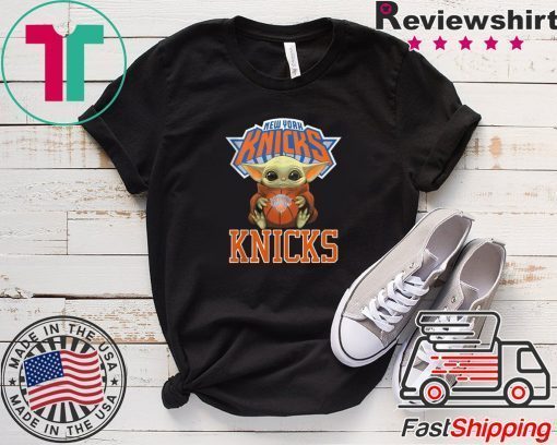 Baby Yoda New York Knicks Ball Logo Gift T-Shirt