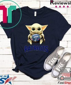 Baby Yoda hold New England Patriots Star Wars Gift T-Shirt