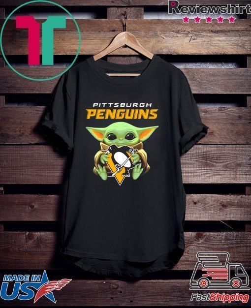 Mens Baby Yoda hug Pittsburgh Penguins T-Shirt