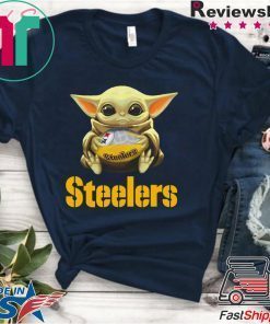 Baby Yoda hug Pittsburgh Steelers Gift T-Shirt