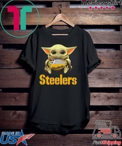 Baby Yoda hug Pittsburgh Steelers Gift T-Shirt