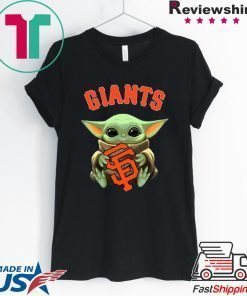 Baby Yoda hug San Fran Giants Star Wars Mandalorian Gift T-Shirt