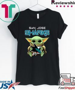 Baby Yoda hug San Jose Sharks Star Wars Mandalorian Gift T-Shirt