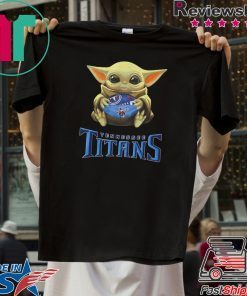Baby Yoda hug Tennessee Titans Gift T-Shirt