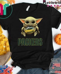 Official Baby Yoda Hug Green Bay Packers Gift T-Shirt