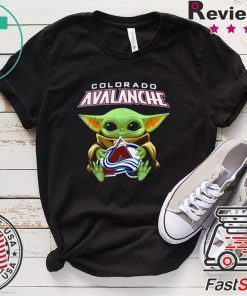 Star Wars Baby Yoda hug Colorado Avalanche Gift T-Shirt