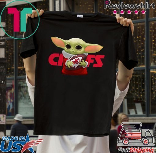Star Wars Baby Yoda hug Kansas City Chiefs Gift T-Shirt