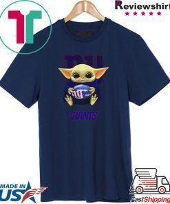 Star Wars Baby Yoda hug New York Giants Gift T-Shirt