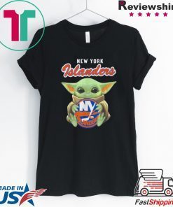 Star Wars Baby Yoda hug New York Islanders Gift T-Shirt