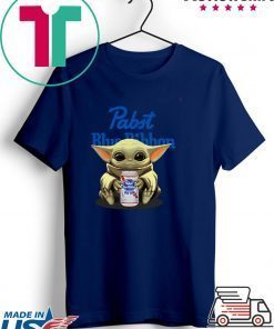 Star Wars Baby Yoda hug Pabst Blue Ribbon Beer Gift T-Shirt