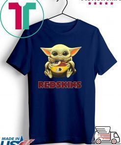 Star Wars Baby Yoda hug Redskins Gift T-Shirt
