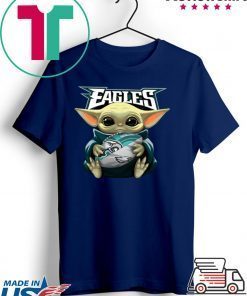 Star Wars baby Yoda hug Philadelphia Eagles Gift T-Shirt