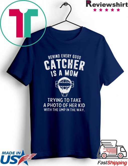 Behind every good catcher is a mom trying to take a photo of her kid Gift T-Shirt