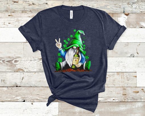 Gnomes Lucky Hug Jameson Irish Whiskey St Patrick’s Day Gift T-Shirt