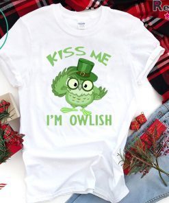 Kiss Me I’m Owlish St Patricks Day Gift T-Shirt