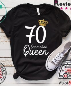 Born in 1950 My 70th Birthday Quarantine Queen Social Distancing Birthday 2020 Gift T-Shirt