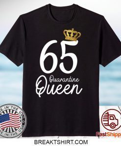 Born in 1955 My 65th Birthday Quarantine Queen Social Distancing Birthday 2020 Gift T-Shirt