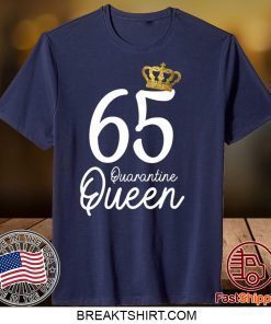 Born in 1955 My 65th Birthday Quarantine Queen Social Distancing Birthday 2020 Gift T-Shirt