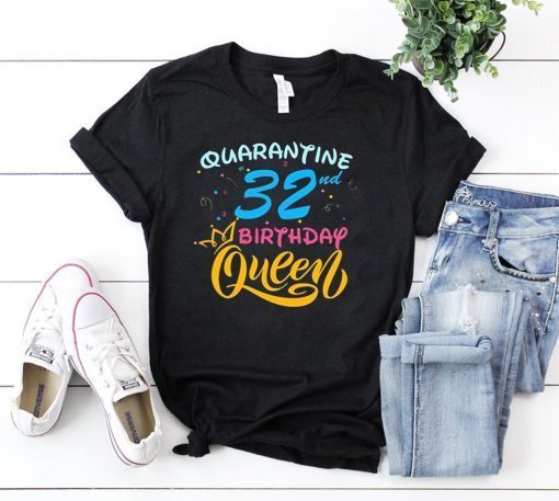 Born in 1988 My 32nd Birthday Queen Quarantine Social Distancing Quarantined Birthday 2020 Gift T-Shirts