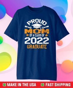 Proud Mom Of A 2022 Graduate Class Of 2022 School Graduation Classic T-Shirt