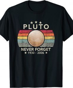 Classic Never Forget Pluto Retro Style Funny Space Science Vintage T-Shirt