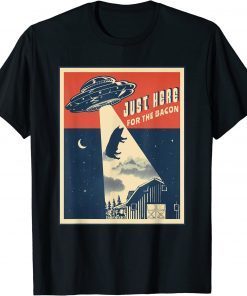 Alien Farm Abduction Beam Funny Retro Bacon Lover UFO Pig T-Shirt